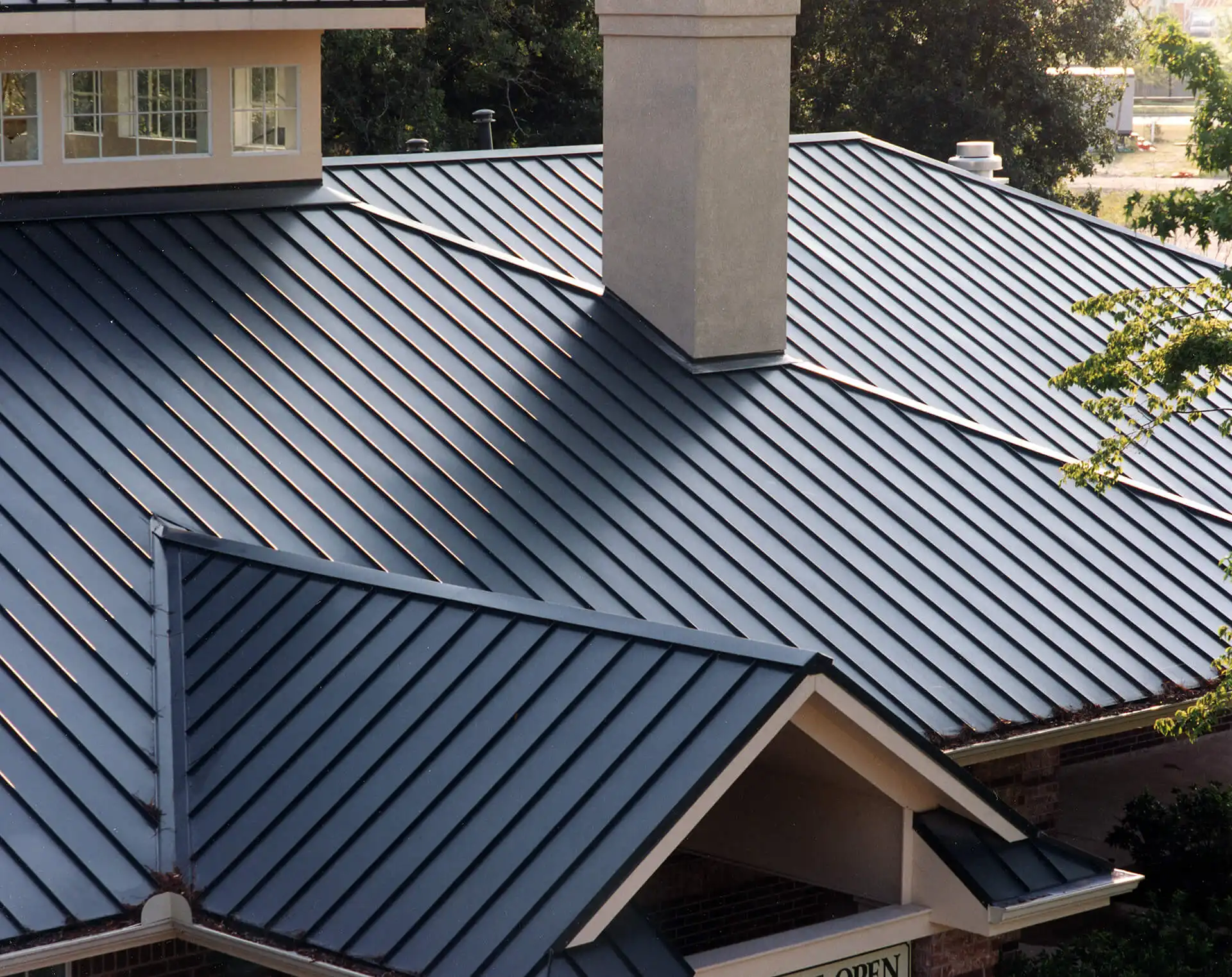Black metal standing seam roofs Black metal standing seam roofs