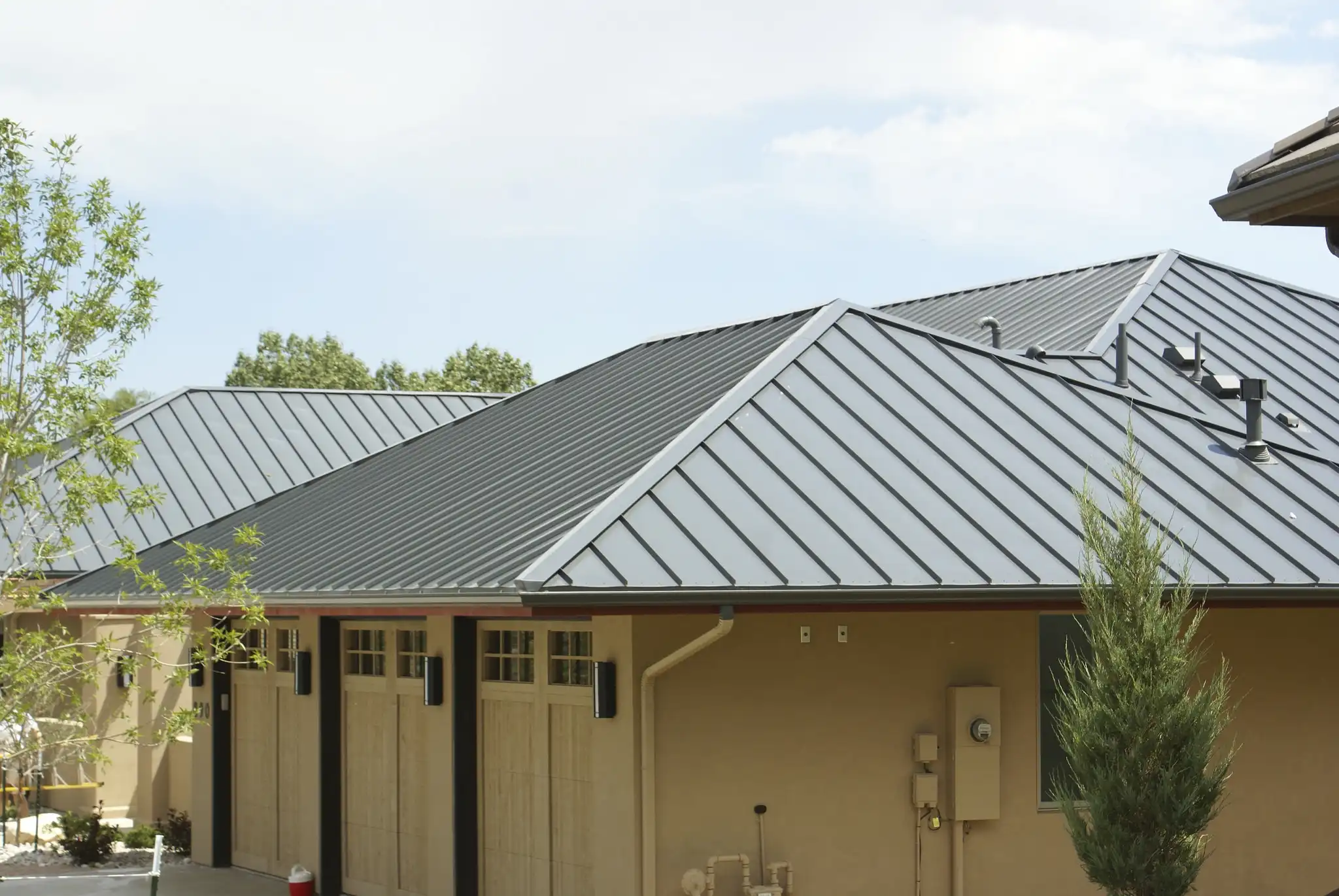 Mechanical lock metal roofing